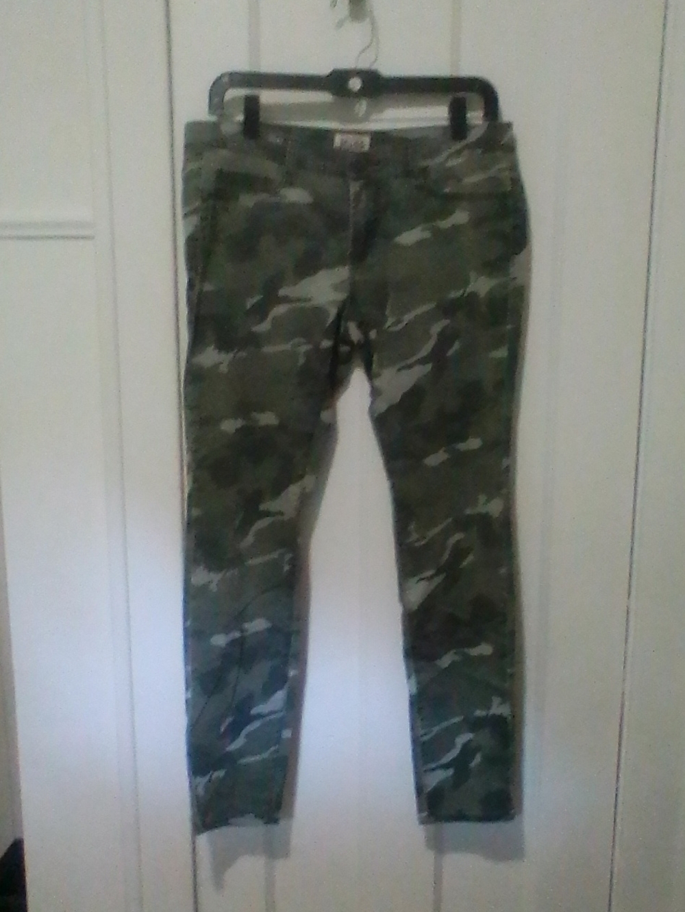 Mudd Women's Camouflage Skinny Jeans Mudd Logo Embossed Button Sz 11 Like New